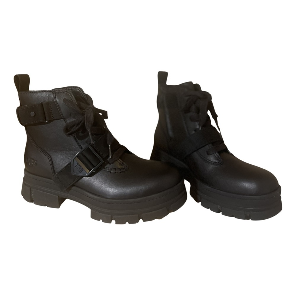 UGG Ashton lace up